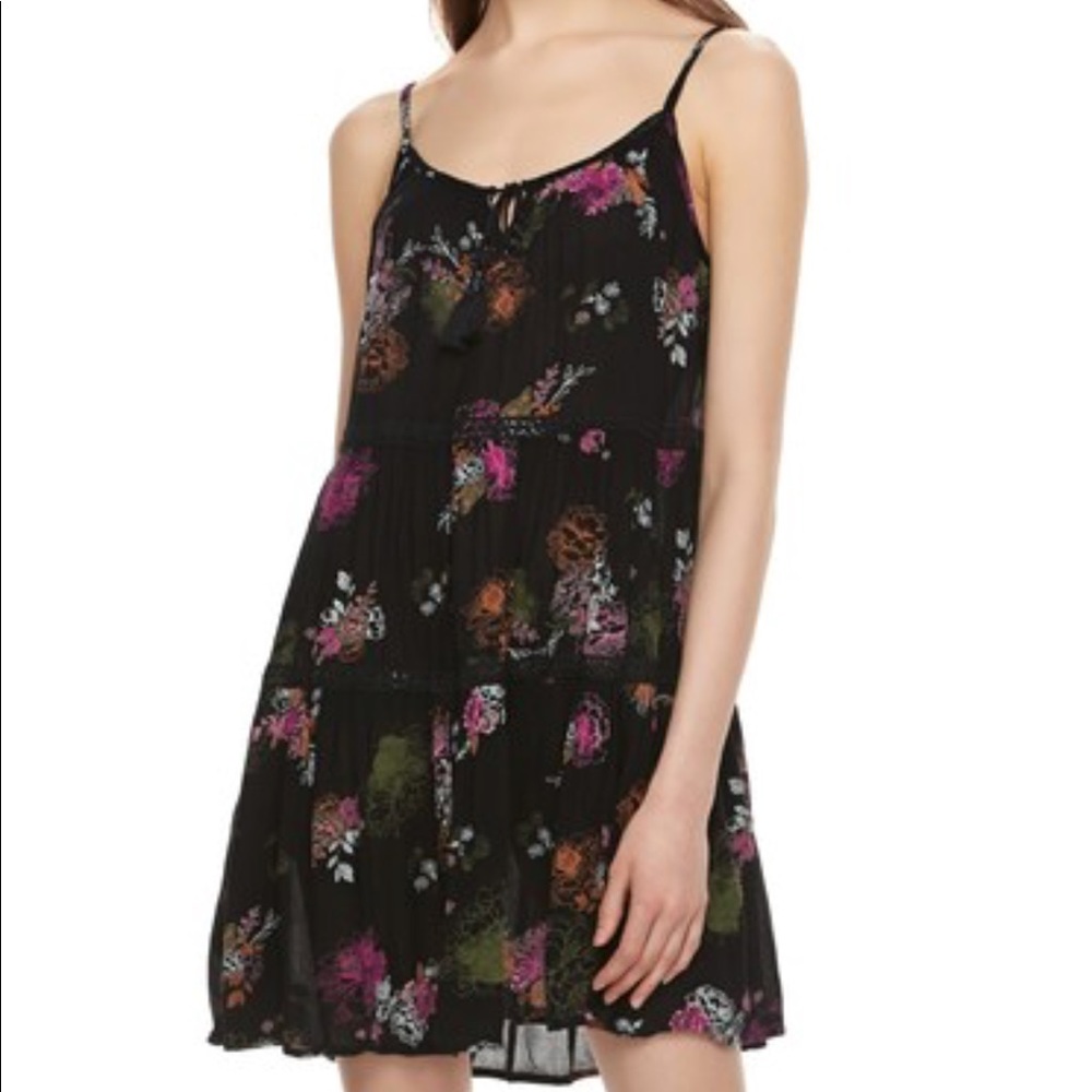 ⬇️SALE Boho Floral Tie Front Tiered Sundress ☀️😎
